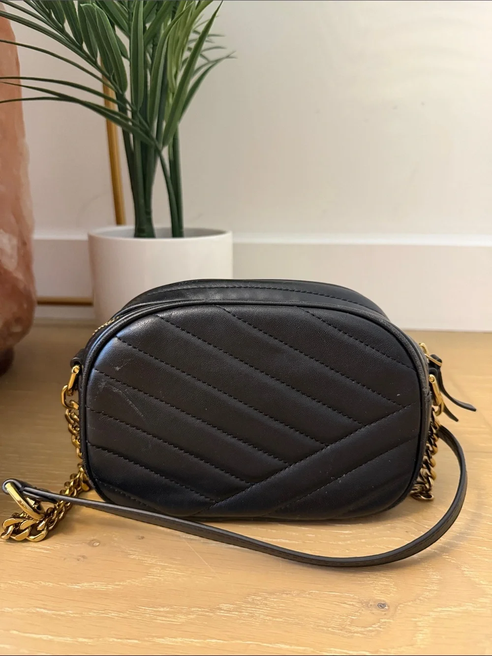 Tory Burch Black KIRA CHEVRON SM Camera Bag
